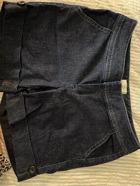 White House black market dark denim shorts. NWOT. Size 10 item #600